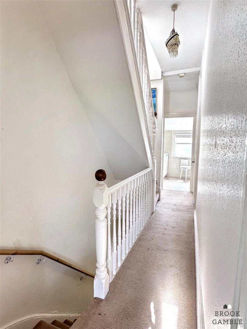 4 Bedroom House - Terraced. Willowfield Square in Eastbourne,  25